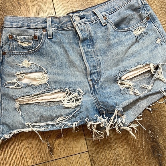 Levi’s 501 Distressed Light Wash Jean Shirts Size 29 - Picture 5 of 9